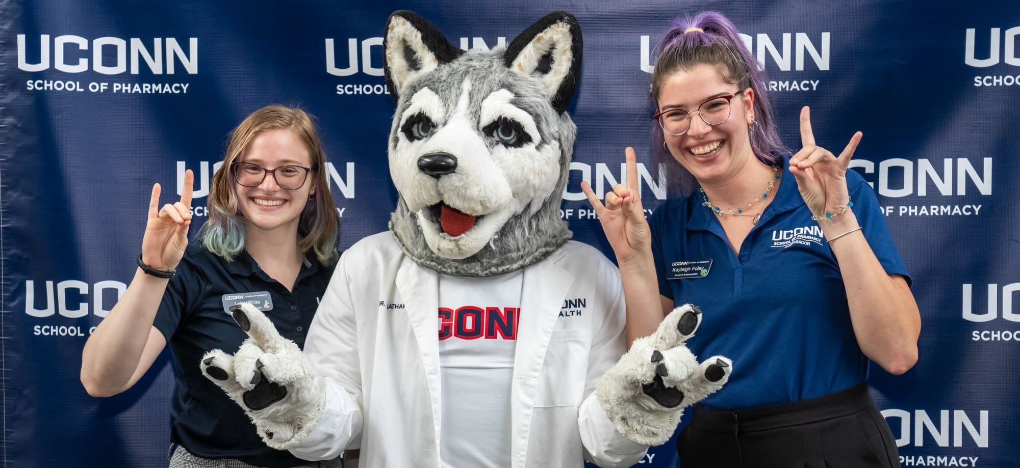 Jonathan the Husky and UConn students